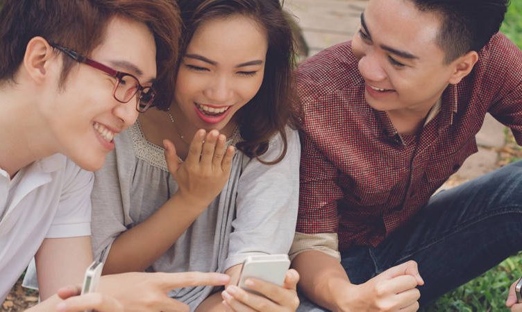 The social networking habits of Asians