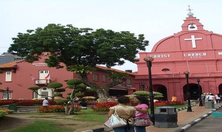 Melaka grows closer to Indonesia