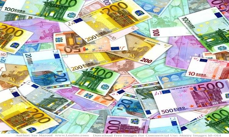 Europeans still travelling despite euro crisis
