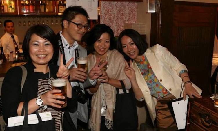 Who wears the pants in travel and social media? Hint: It’s not men.