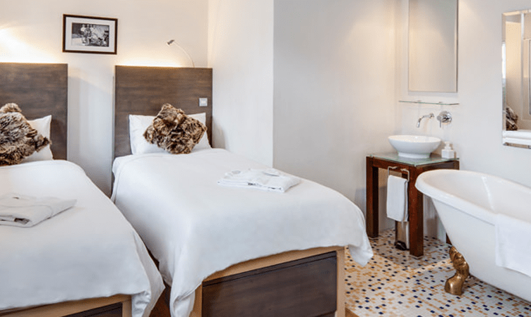 The Wrap: Hotel room items “hot” among travellers as souvenirs