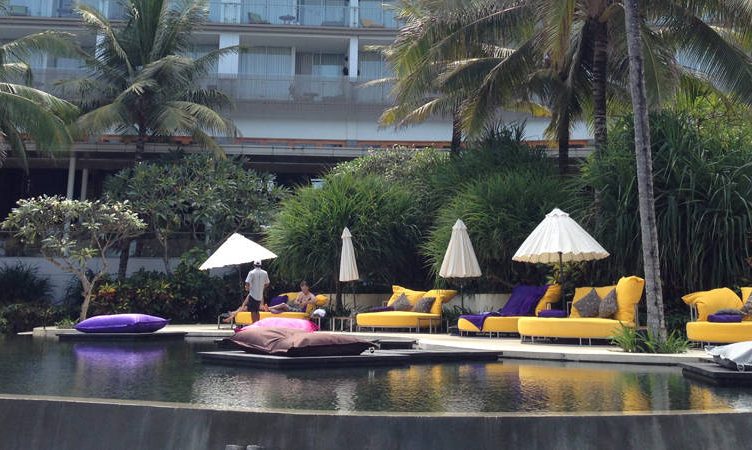 WeChat and LINE displacing traditional social networks; Asian travellers post 53% of luxury hotel reviews