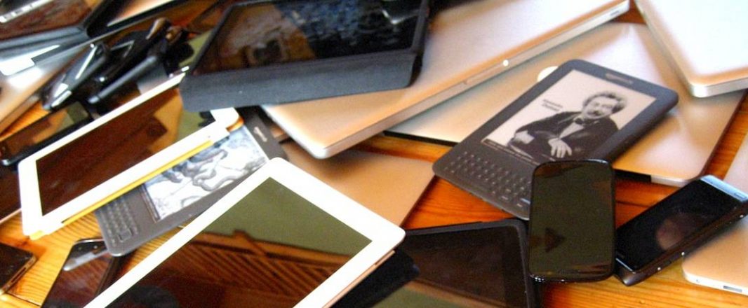 Asians most attached to mobile devices while travelling