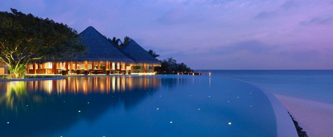 Travellers will pay higher rates for hotels with better reviews, study shows