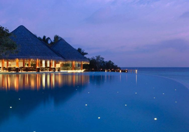 Travellers will pay higher rates for hotels with better reviews, study shows