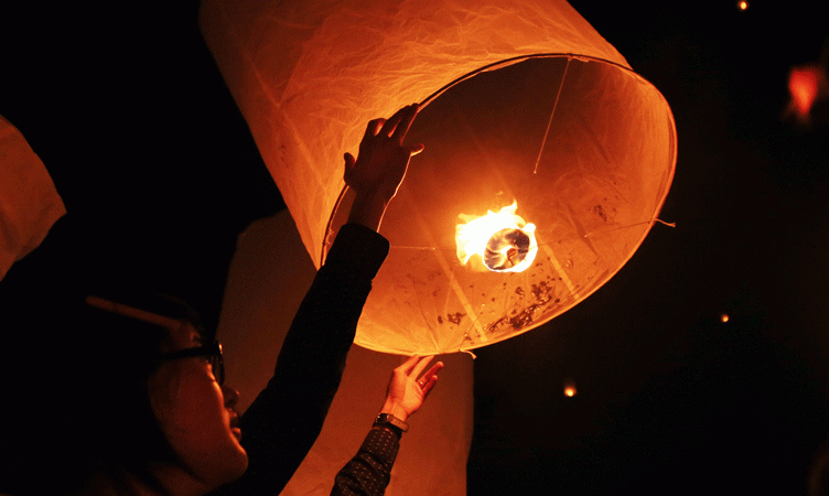 How a 16-year-old girl is crowd funding her travels to showcase “the little good things”