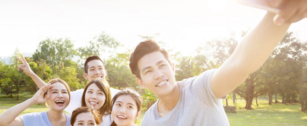 Want to have a memorable holiday? Take selfies, bring friends and family along and blog away