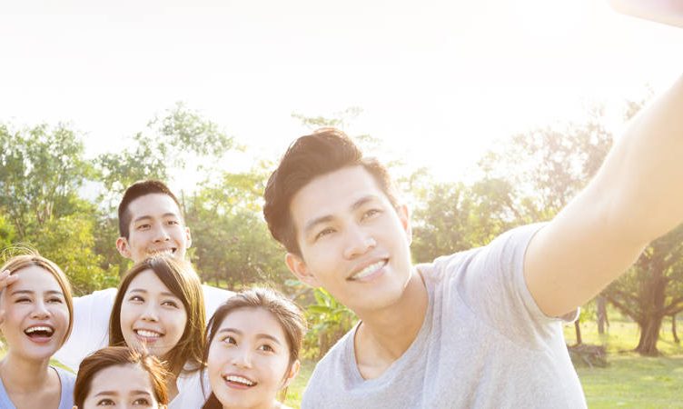 Want to have a memorable holiday? Take selfies, bring friends and family along and blog away