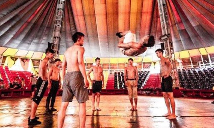 Phare Circus implements “breakthrough” payments solution; Dara Huot “still amazed by struggles to go online”