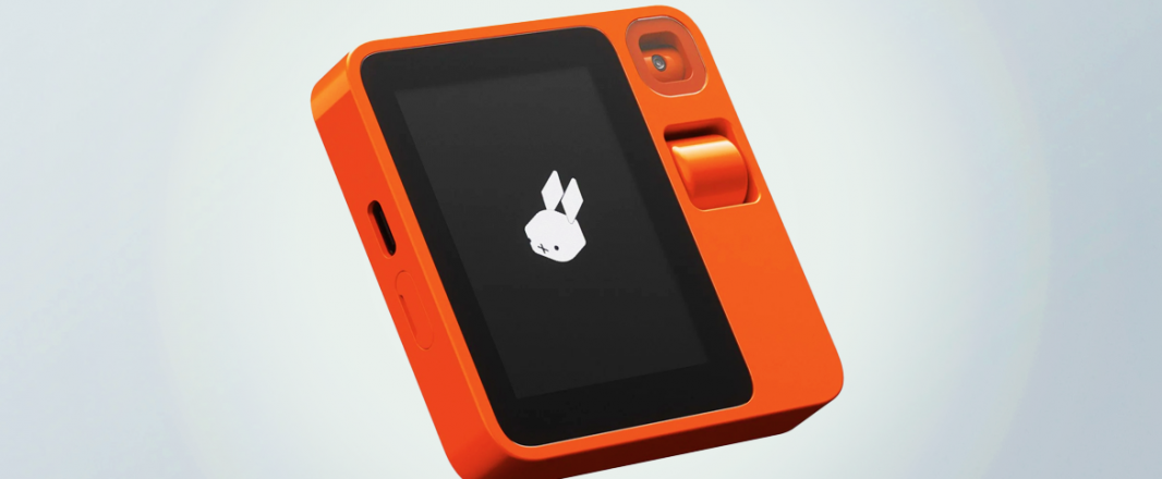 Travel pros react to Rabbit R1