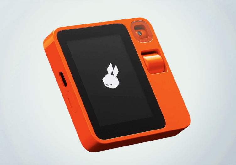 Travel pros react to Rabbit R1
