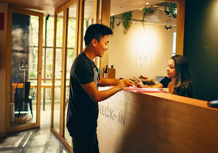 80% of hotels still spend days on manual reports, says global benchmark report